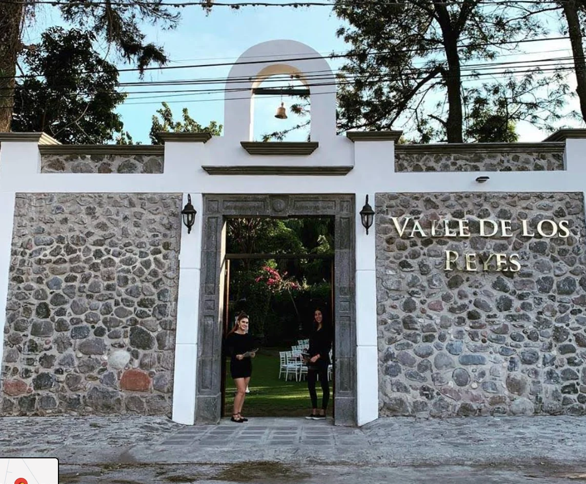 Entrada de piedra de Jardín Valle de los Reyes